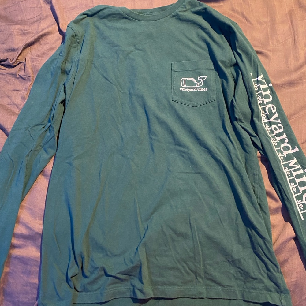 Men’s vineyard vines shirt